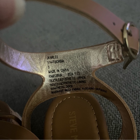 Steve Madden crochet pink sandals, ankle strap, wedge heel, kids size 2 & 3 - Picture 6 of 6